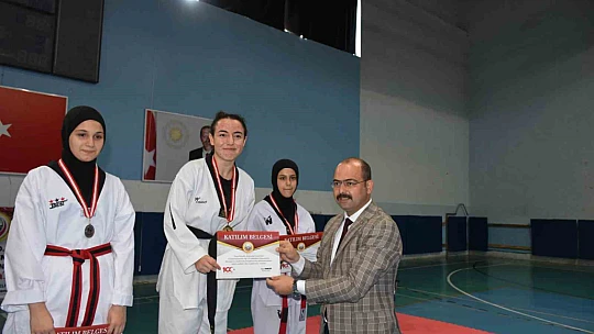 210 sporcunun katılımı ile Bölgesel Tekvando Turnuvası düzenlendi