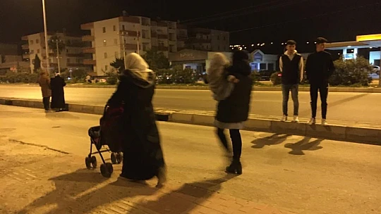 Deprem Mersin'de kuvvetli hissedildi, vatandaşlar panikle sokağa çıktı