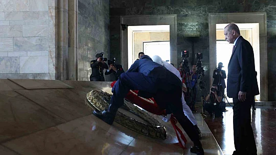 Devlet erkanı 30 Ağustos nedeniyle Anıtkabir'i ziyaret etti