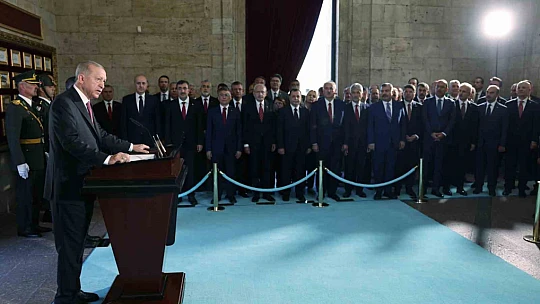 Devlet erkanı 30 Ağustos nedeniyle Anıtkabir'i ziyaret etti