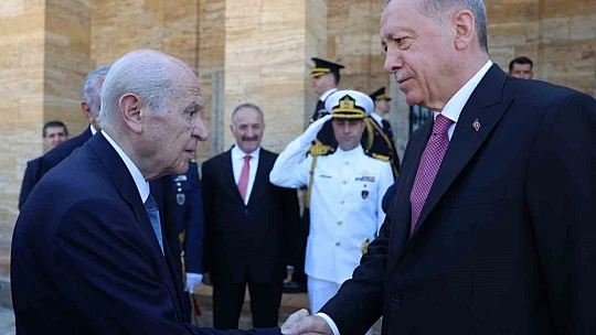 Devlet erkanı 30 Ağustos nedeniyle Anıtkabir'i ziyaret etti