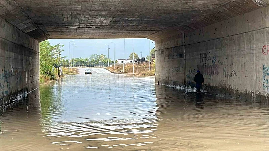 Düzce'de 5 dakikada sokaklar göle döndü