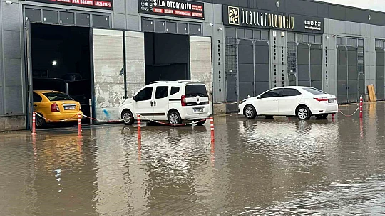 Düzce'de 5 dakikada sokaklar göle döndü