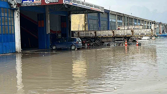 Düzce'de 5 dakikada sokaklar göle döndü