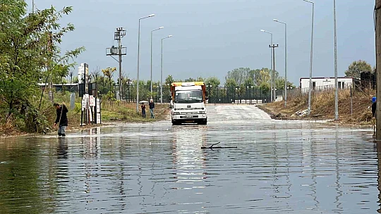 Düzce'de 5 dakikada sokaklar göle döndü