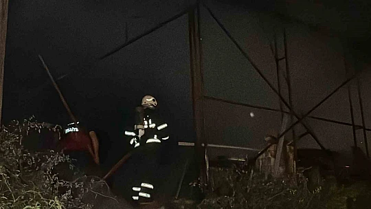 Düzce'de çıkan yangında depo alev topuna döndü