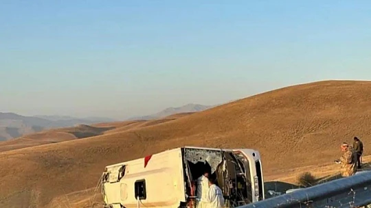 Midibüs takla attı 5 ölü, 21 yaralı