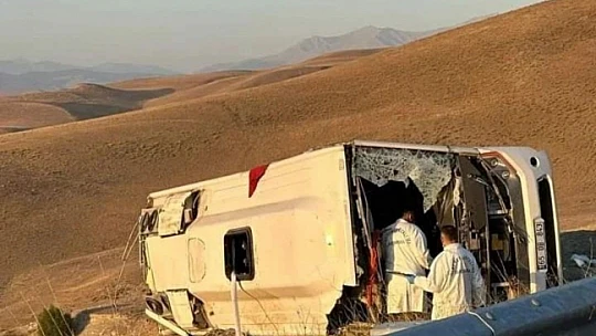 Midibüs takla attı 5 ölü, 21 yaralı