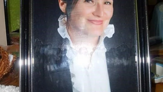 Cam silerken düşüp öldü