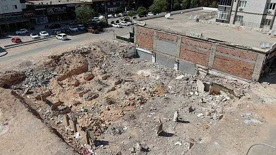 Enkazların yerini boş araziler aldı