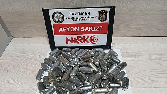 Midelerinde esrar ve Afyon sakızı taşıyan 2 şüpheli tutuklandı