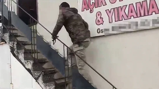 Eş zamanlı baskında 113 gram esrar ele geçirildi