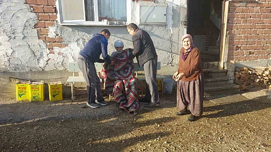Evde yangın çıktı, 2 kişi hastanelik oldu