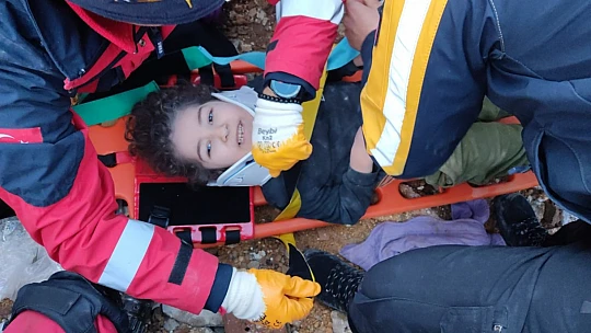 Küçük Eymen enkazdan 37 saat sonra sağ olarak kurtarıldı