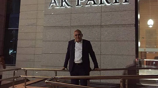 İstifa etti