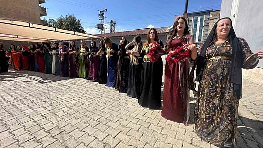 Geline 2 kilo altın takıldı