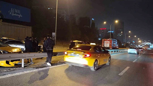 Kadıköy'de E-5'i kilitleyen zincirleme kaza: 2 yaralı