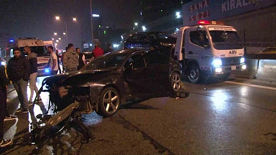 Kadıköy'de E-5'i kilitleyen zincirleme kaza: 2 yaralı