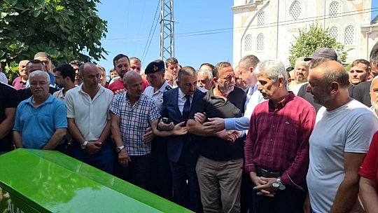 Kalbinden bıçaklanan genç son yolculuğuna uğurlandı
