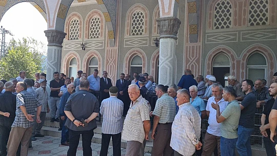 Kalbinden bıçaklanan genç son yolculuğuna uğurlandı