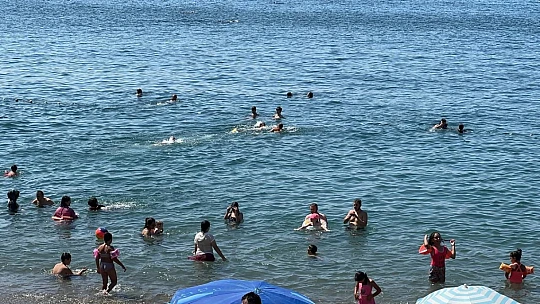 Kapuz Plajı son 10 yılın rekorunu kırdı, 100 bin kişi ziyaret etti