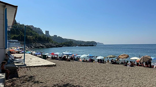 Kapuz Plajı son 10 yılın rekorunu kırdı, 100 bin kişi ziyaret etti