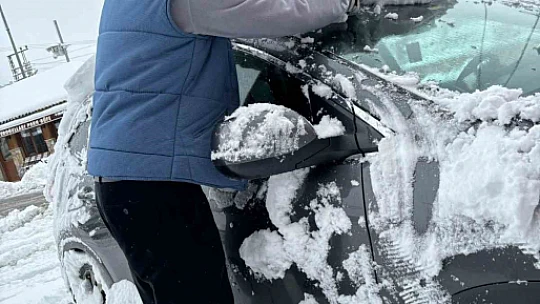 Kar yağışını fırsat bulan vatandaşlar Ilgaz Dağı'nın yolunu tuttu