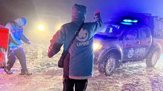 Kardüz Yaylası'nda mahsur kalan 17 kişi ekipler tarafından kurtarıldı