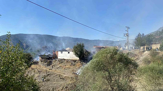 Kastamonu'da 10 ev, 3 ahır yandı