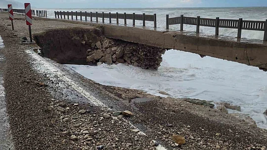Kastamonu'nun o ilçesinde fırtına hayatı olumsuz etkilemeye devam ediyor: Eğitime 1 gün ara verildi