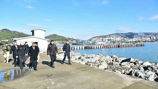Kayıp gemi mürettebatının arama çalışmaları sürüyor