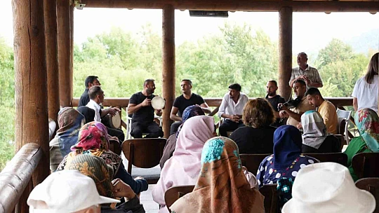 Koca çınarlar gönüllerince eğlendiler