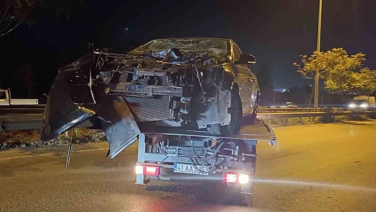 Kocaeli'de otomobil bariyerlere çarptı, Belediye Başkan Yardımcısı Yaşar ölümden döndü