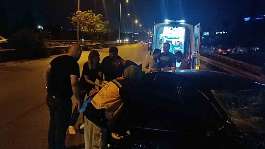 Kocaeli'de otomobil bariyerlere çarptı, Belediye Başkan Yardımcısı Yaşar ölümden döndü