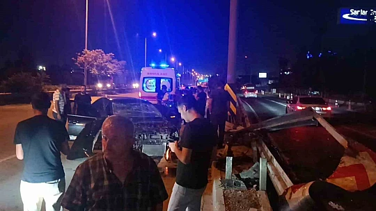 Kocaeli'de otomobil bariyerlere çarptı, Belediye Başkan Yardımcısı Yaşar ölümden döndü