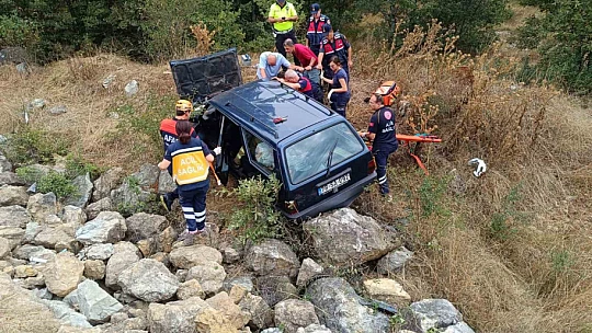 Kontrolden çıkan otomobil şarampole uçtu: 2 yaralı