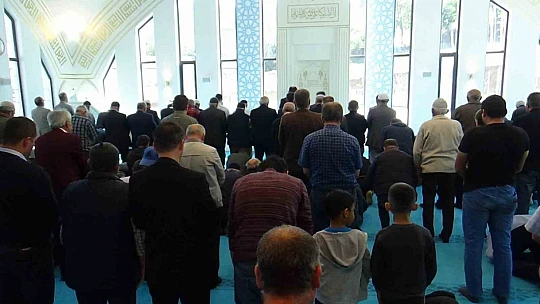 Temeli 2018'de atılan cami dualarla ibadete açıldı