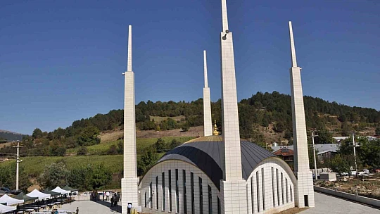 Temeli 2018'de atılan cami dualarla ibadete açıldı