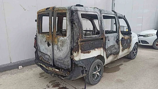 LPG'li araç tamir esnasında alev aldı, 3 araç kullanılamaz hale geldi