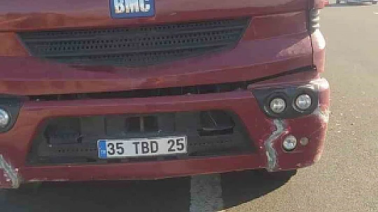 Manisa'da tırla kamyon çarpıştı: 1 ölü