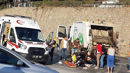 Motosiklet çöp kamyonuna çarptı:1 yaralı