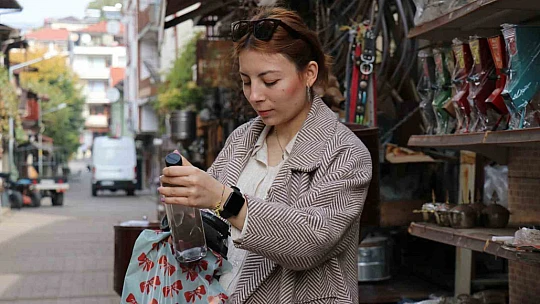 Ormandan topladığı kekiklerden şifa deposu üretiyor