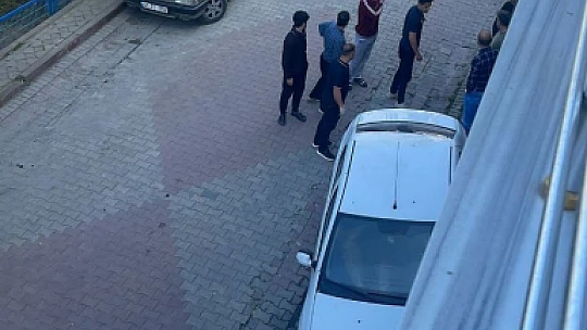 Otomobilden husumetli oldukları esnafa kurşun yağdırdılar