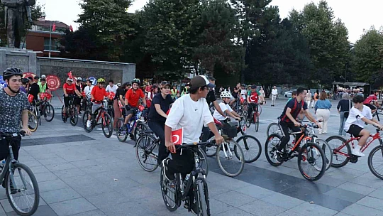 Pedallar, Zafer Bayramı için döndü