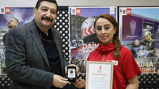 Polisler can kurtarmak için kan verdi