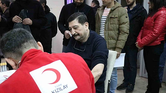 Polisler can kurtarmak için kan verdi