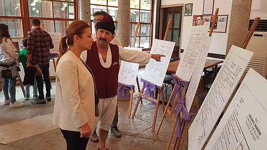 Safranbolu'da itfaiyeciler tulumbacı kıyafetleriyle turistlerin dikkatini çekti