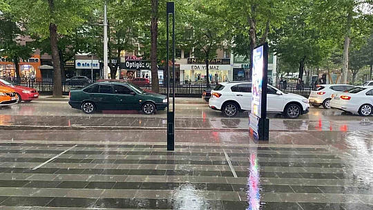 Uyarı yapılan Kastamonu'da araçlara battaniye ve halılı koruma