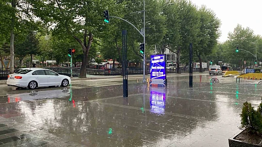 Uyarı yapılan Kastamonu'da araçlara battaniye ve halılı koruma