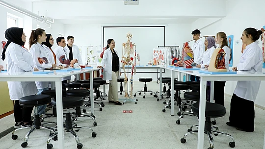 BARÜ yeni öğrencilerini bekliyor